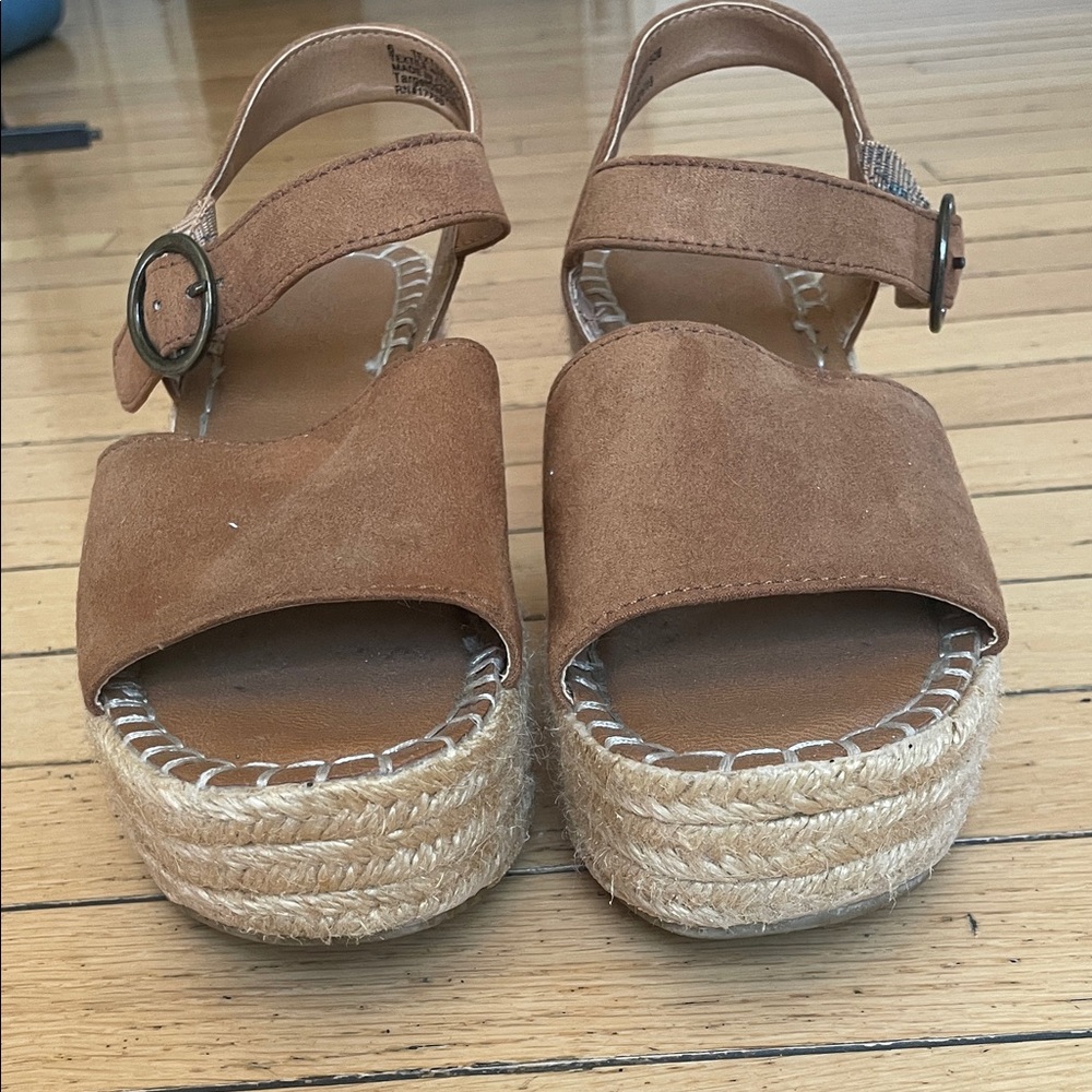 Universal Thread Tan Suede Ankle-Strap Sandals - image 2